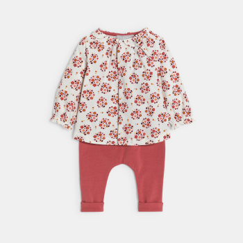 طقم للفتيات الصغيرات باللون الوردي.